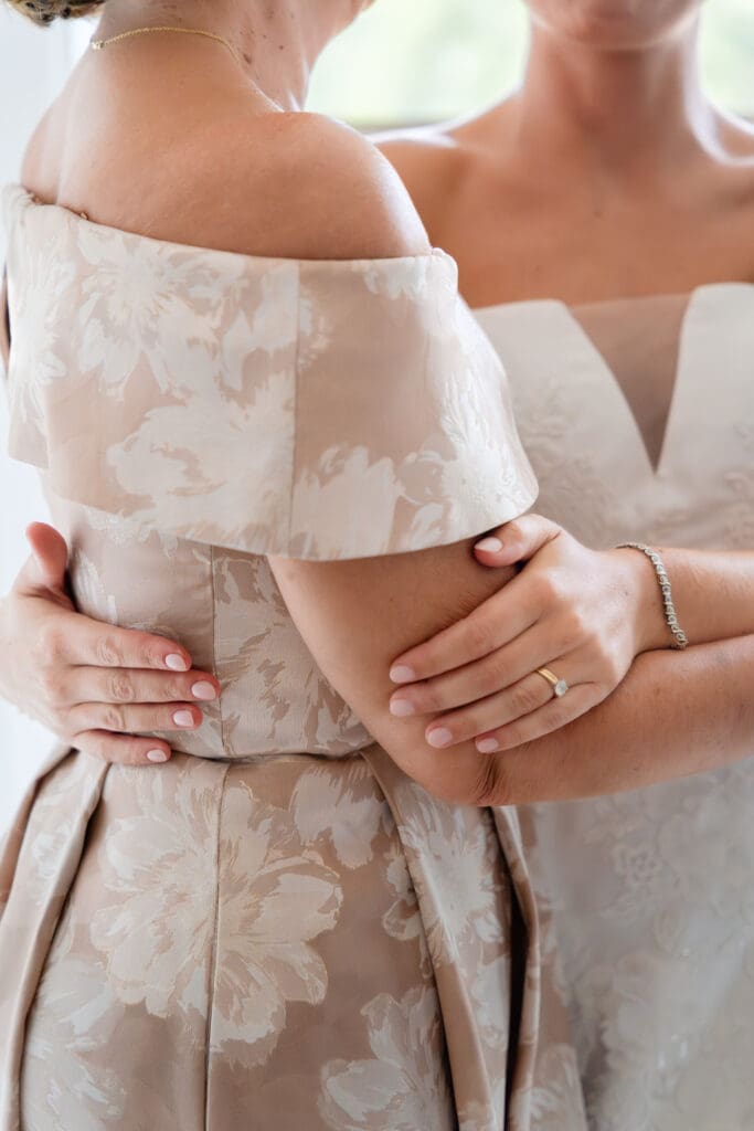 A bride and her mother embracing each other